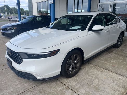 Used 2023 Honda Accord EX image 3