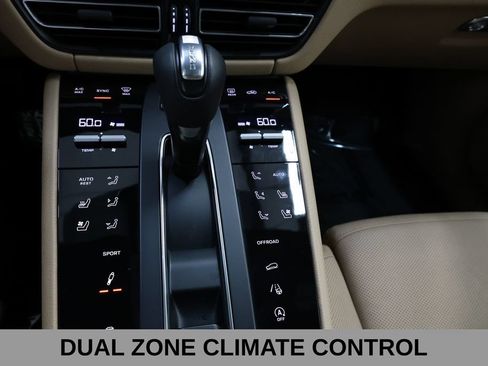 Used 2025 Porsche Macan S AWD/4WD image 34
