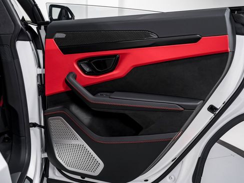 Used 2025 Lamborghini Urus SE image 36