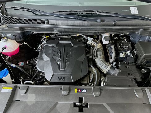 Used 2024 Kia Carnival LX image 31