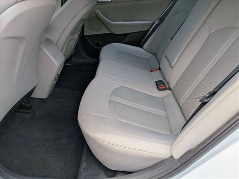 Used 2019 Hyundai Sonata SE FWD image 17