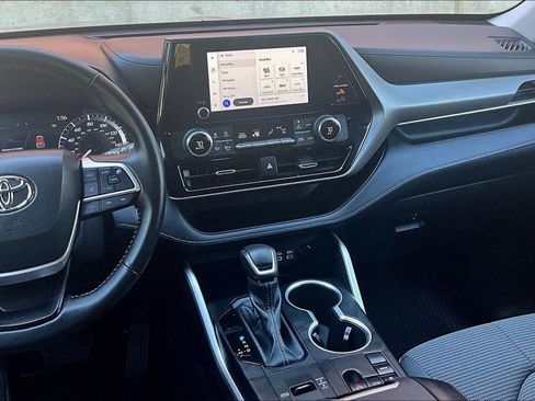 Used 2023 Toyota Highlander L image 8