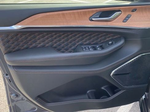 New 2025 Jeep Grand Cherokee L Summit image 11