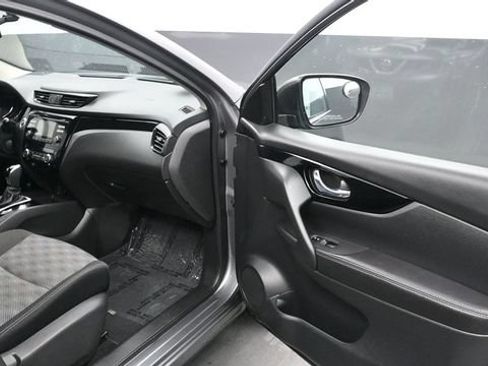 Used 2017 Nissan Rogue Sport SV w/ SV All-Weather Package AWD/4WD image 14