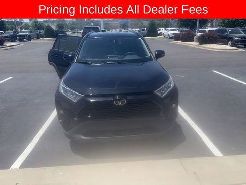 Used 2020 Toyota RAV4 XLE FWD image 2