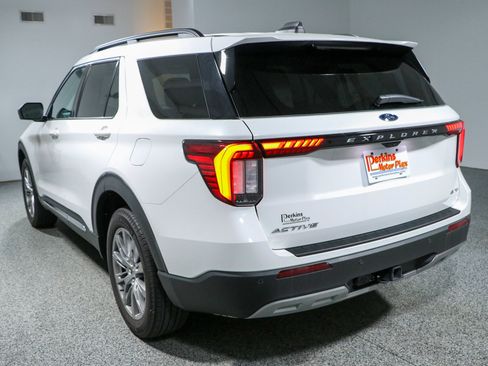 Used 2025 Ford Explorer Active w/ Active Comfort Package AWD/4WD image 9