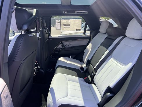 New 2026 Land Rover Range Rover Sport Dynamic SE AWD/4WD image 21