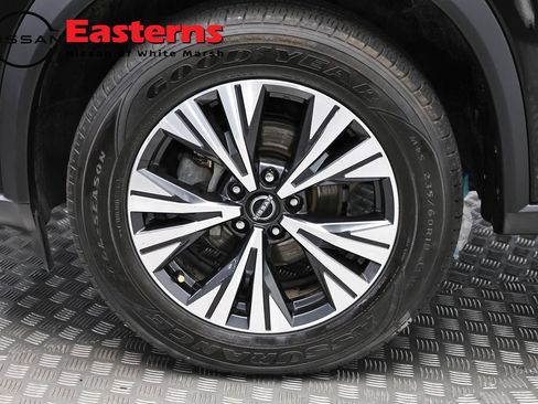 Used 2023 Nissan Rogue SV AWD/4WD image 32