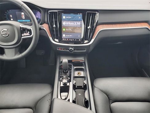 Used 2025 Volvo V60 B5 Cross Country Plus image 31