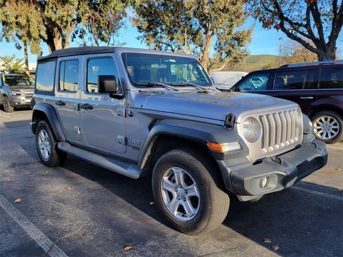 Used 2018 Jeep Wrangler Unlimited Sport S image 9