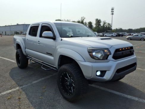 Used 2012 Toyota Tacoma 4x4 Double Cab w/ TRD Sport Upgrade Pkg image 2