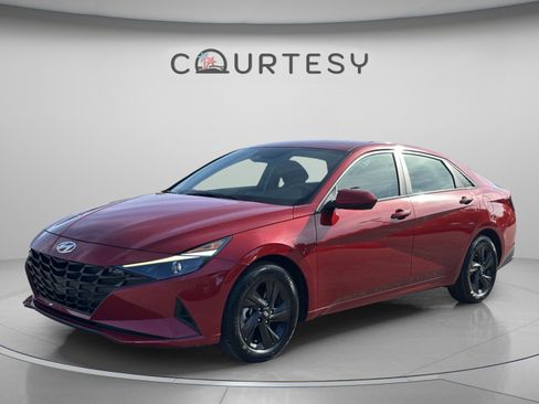 Certified 2022 Hyundai Elantra SEL FWD image 1