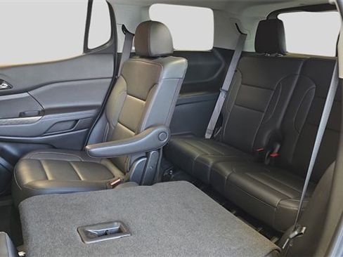 Used 2023 GMC Acadia SLT w/ Elevation Edition image 16