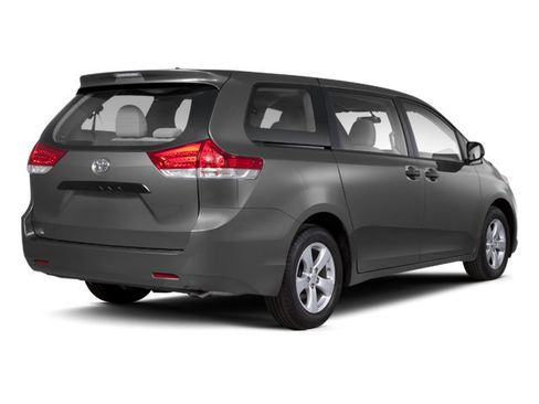 Used 2013 Toyota Sienna XLE FWD image 2