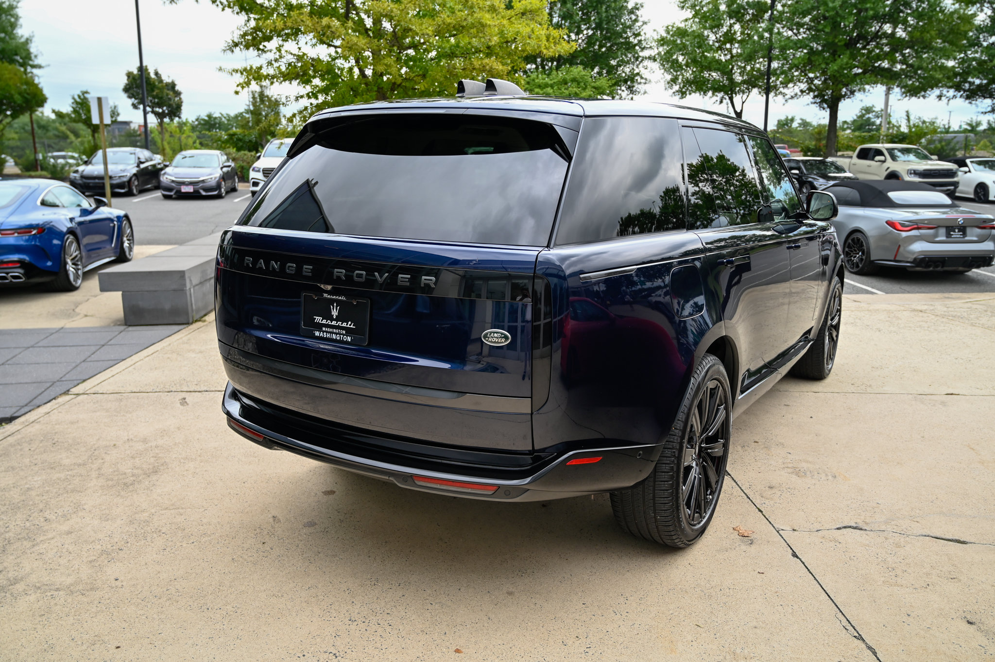 Used 2023 Land Rover Range Rover Long Wheelbase SE AWD/4WD image 4