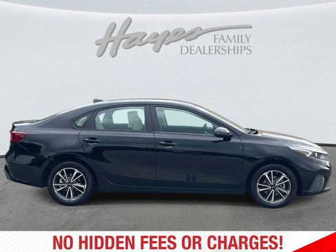 Used 2022 Kia Forte LXS w/ LXS Technology Package FWD image 2