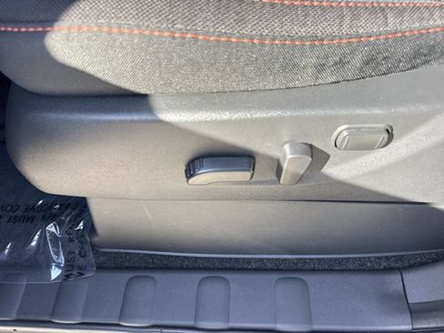 Used 2025 Nissan Frontier Pro-X RWD image 12