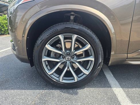 Used 2017 Volvo XC90 T6 Momentum w/ Vision Package AWD/4WD image 10
