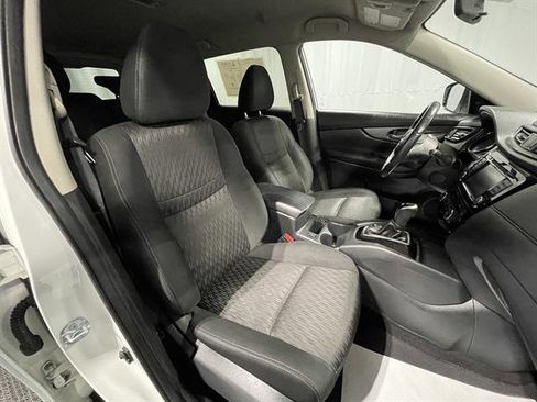 Used 2018 Nissan Rogue SV image 24