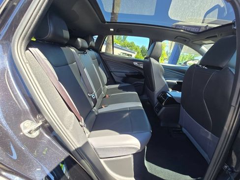 Used 2023 Volkswagen ID.4 Pro S RWD image 12
