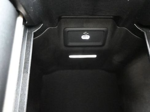 New 2026 Mercedes-Benz GLC 300 image 9