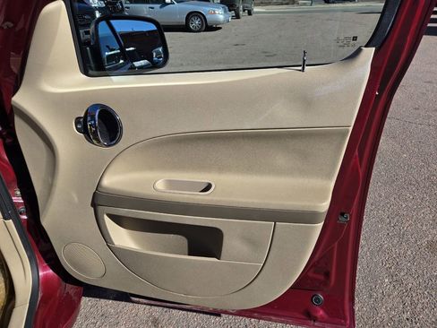 Used 2006 Chevrolet HHR LT w/ Preferred Equipment Group image 23
