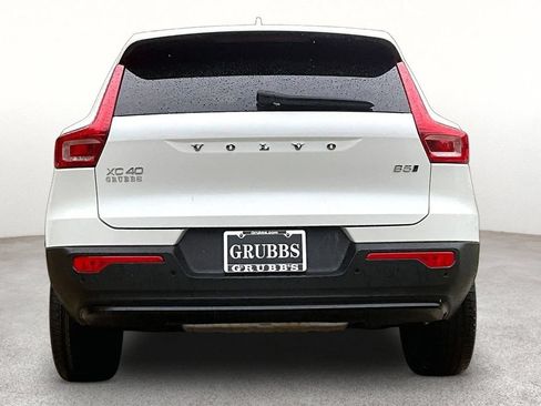 Certified 2025 Volvo XC40 B5 Plus AWD/4WD image 5