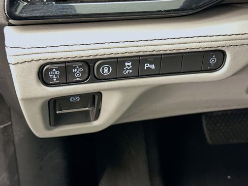 Used 2023 Acura MDX SH-AWD w/ Advance Package image 17