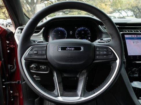 Used 2024 Jeep Grand Cherokee L Limited w/ Black Appearance Package image 9