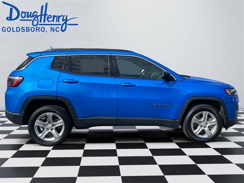 Used 2024 Jeep Compass Latitude image 6