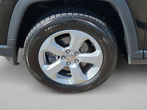 Used 2019 Jeep Compass Latitude w/ Cold Weather Group AWD/4WD image 9