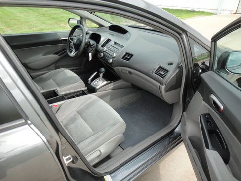 Used 2010 Honda Civic LX image 9