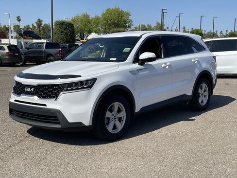 Used 2022 Kia Sorento LX FWD image 2