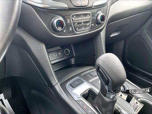 Used 2022 Chevrolet Equinox LT image 25