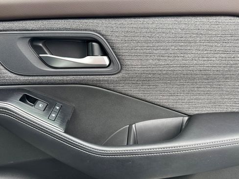 Used 2023 Nissan Rogue SV FWD image 19