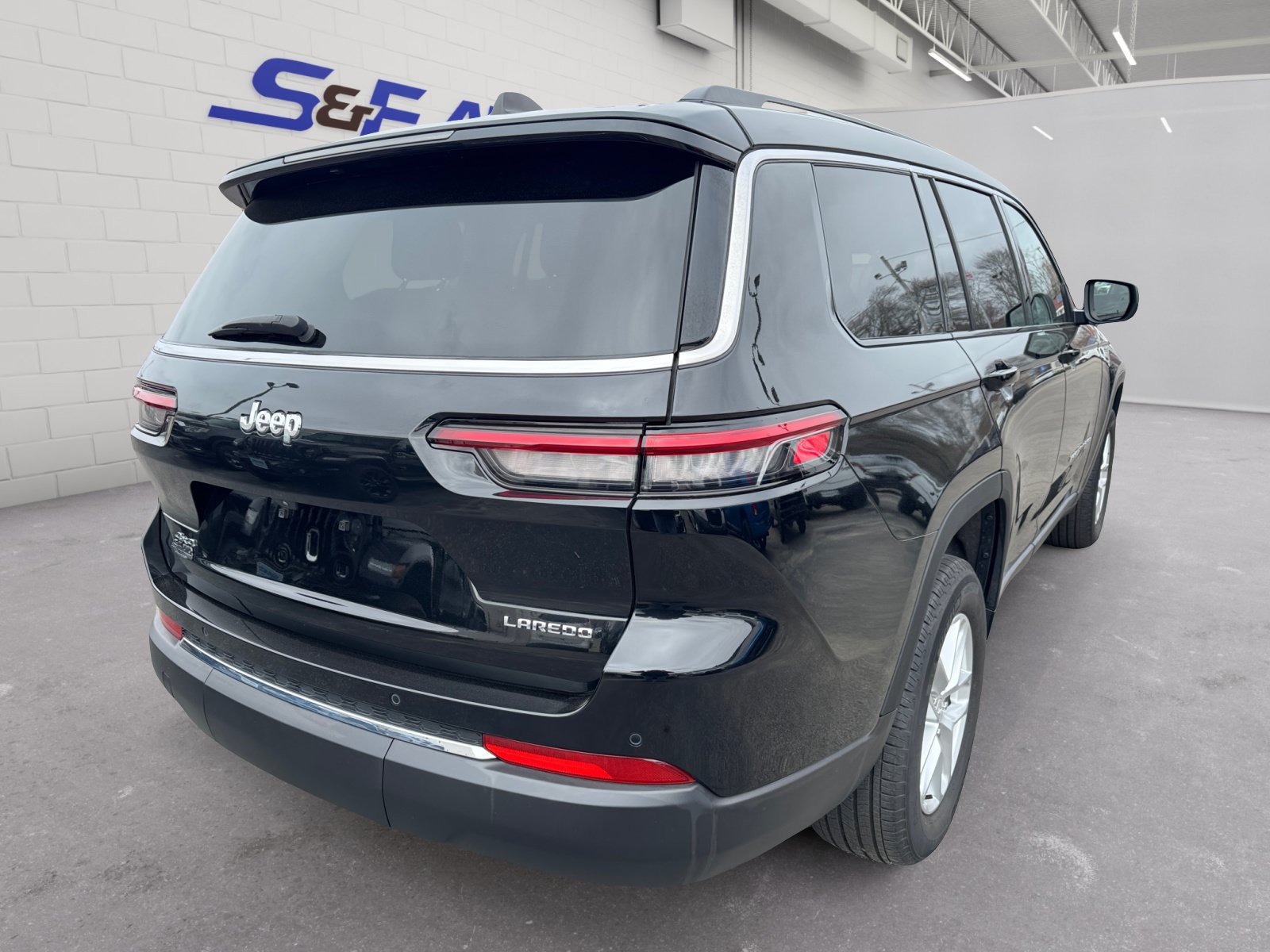 Used 2023 Jeep Grand Cherokee L Laredo w/ Luxury Tech Group I AWD/4WD image 8