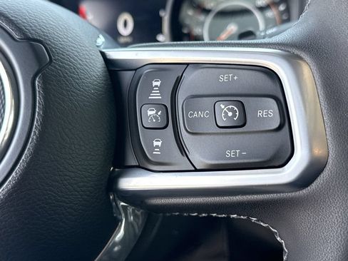 Used 2025 Jeep Wrangler Unlimited Sahara AWD/4WD image 28