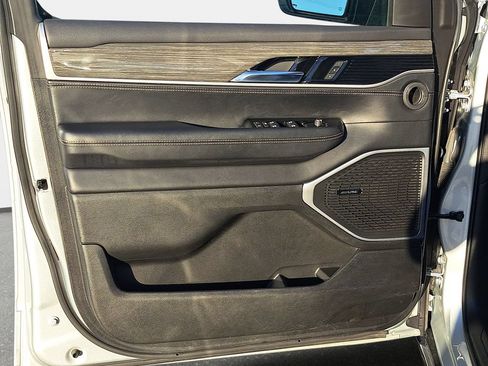Certified 2022 Jeep Wagoneer Series II AWD/4WD image 30