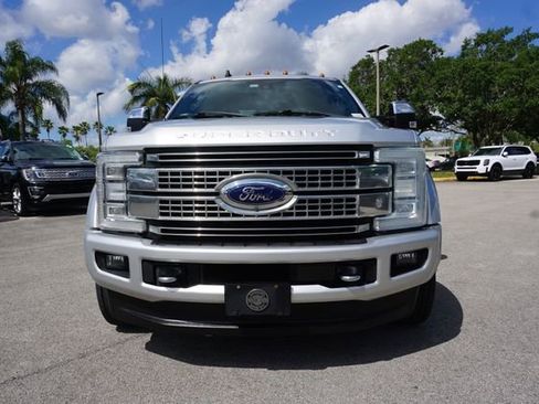 Certified 2019 Ford F450 Platinum w/ Platinum Ultimate Package AWD/4WD image 30