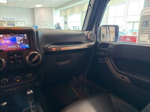 Used 2016 Jeep Wrangler Unlimited Sahara image 23