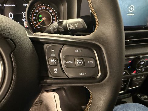 Used 2024 Jeep Wrangler Sport S image 17