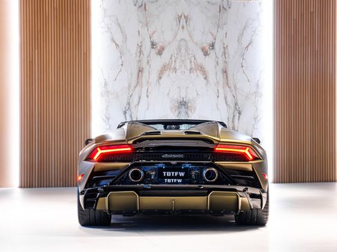 Used 2022 Lamborghini Huracan EVO RWD image 5