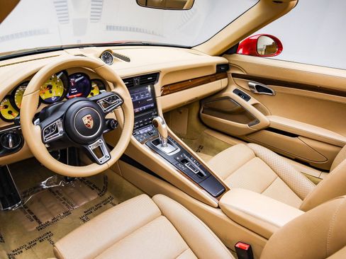 Used 2017 Porsche 911 Targa 4S image 4