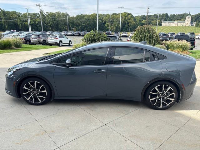 Used 2024 Toyota Prius Prime FWD image 4