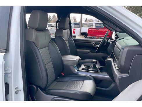 Used 2024 Chevrolet Silverado 1500 ZR2 w/ Technology Package image 7