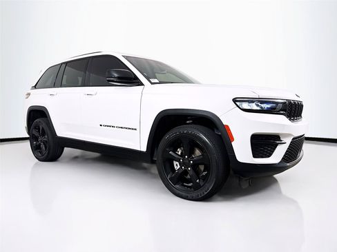 Used 2023 Jeep Grand Cherokee Altitude AWD/4WD image 35