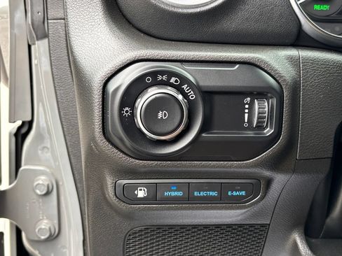 Used 2023 Jeep Wrangler Unlimited Sahara w/ Cold Weather Group AWD/4WD image 31