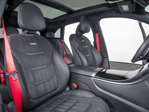 Used 2024 Mercedes-Benz GLC 43 AMG 4MATIC image 40