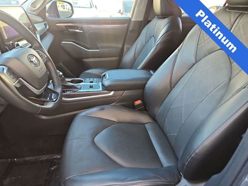 Used 2023 Toyota Highlander Platinum FWD image 15
