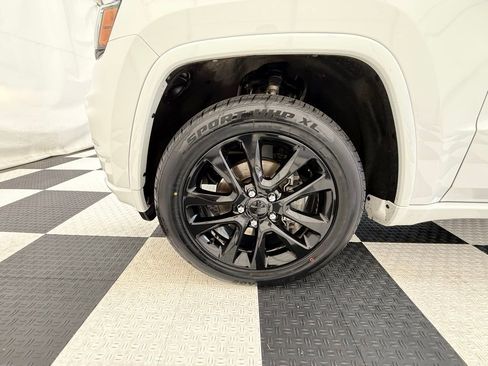 Used 2020 Jeep Grand Cherokee Altitude image 10